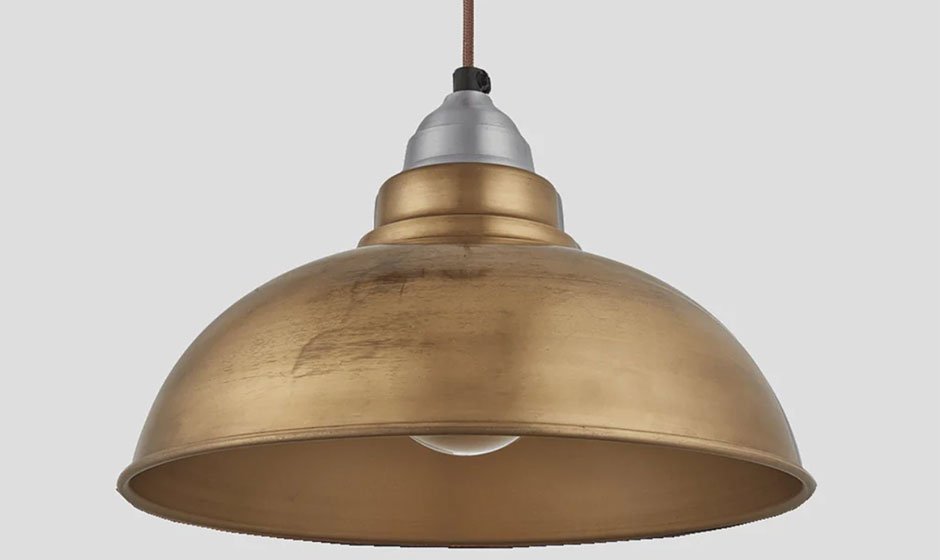 Kitchen-Lighting-Ideas-#1.-Brass-pendant-light