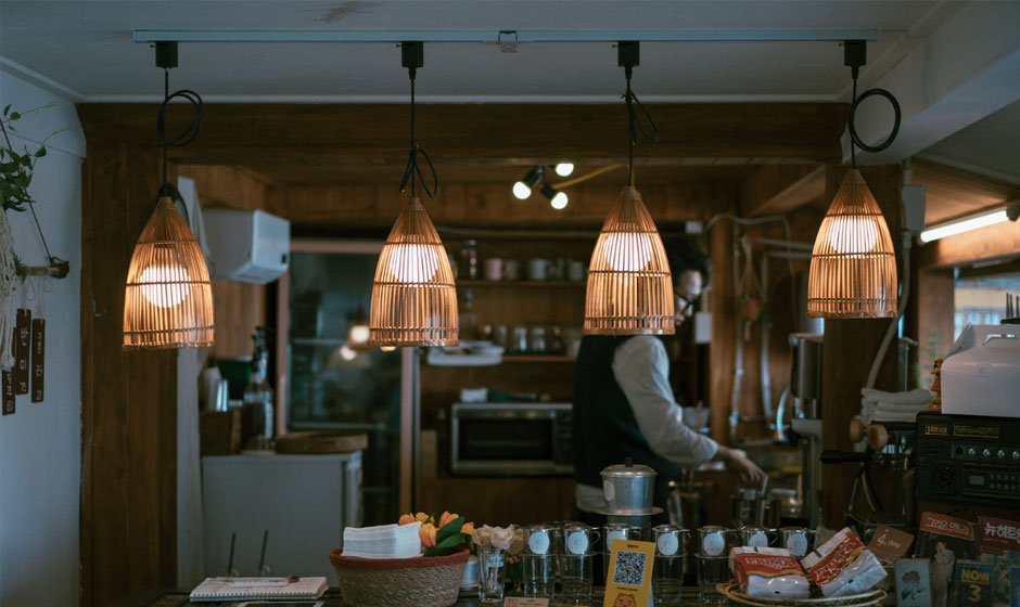 Kitchen-Lighting-Ideas-–-Pendant-&-Functional-Lighting