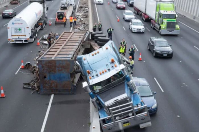 Massive-Trucking-Accident-Causes-Traffic-Chaos