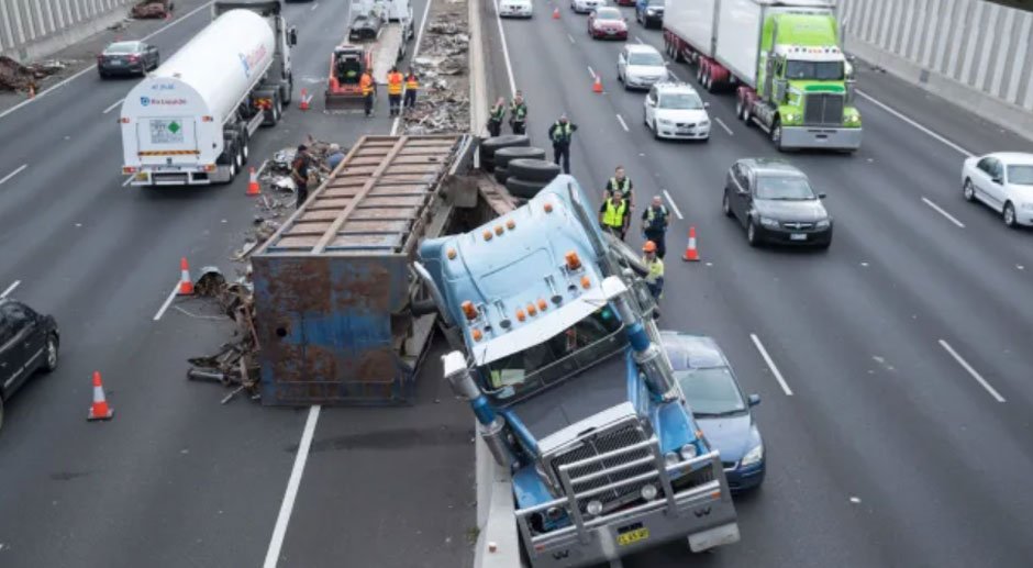 Massive-Trucking-Accident-Causes-Traffic-Chaos