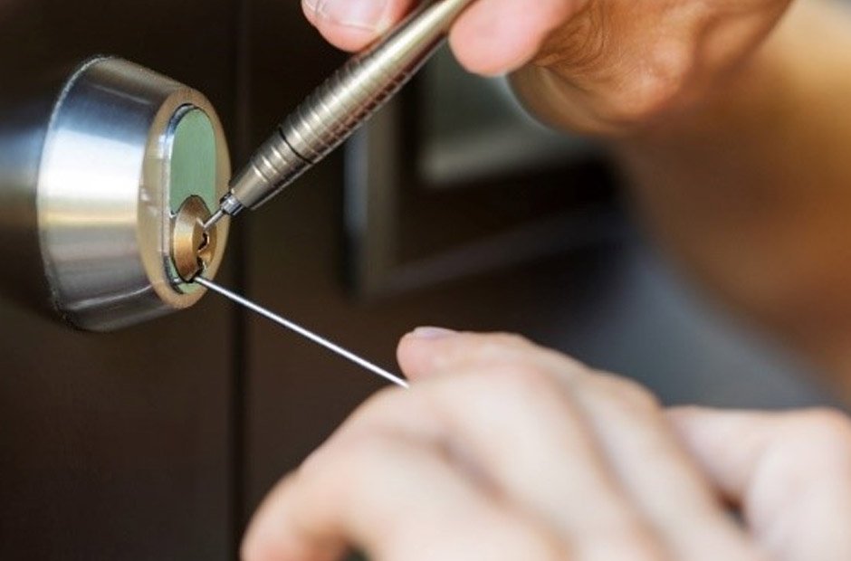 Tips for Finding a Trustworthy Locksmith for Your Home or Busine - 0